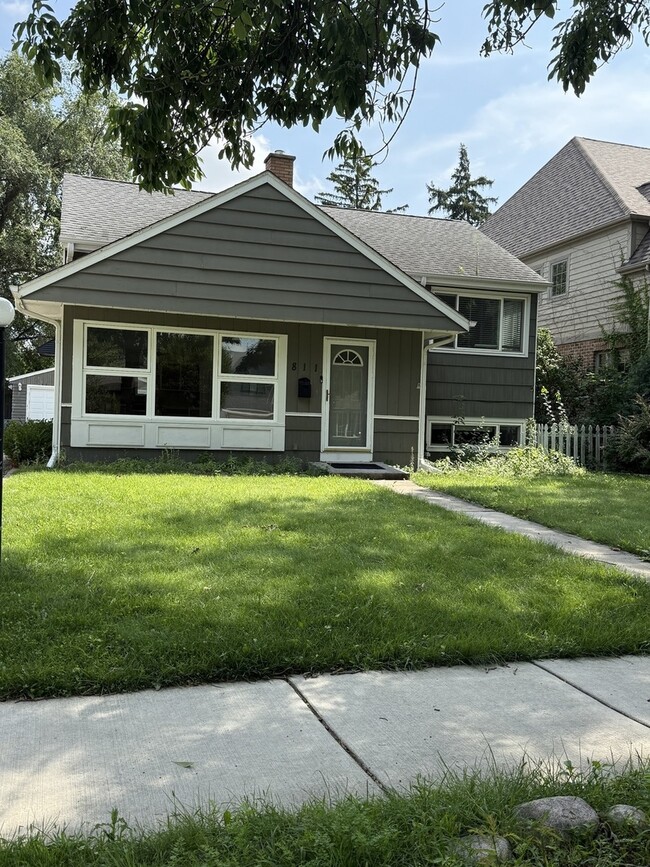 Building Photo - 811 Fairfield Ave