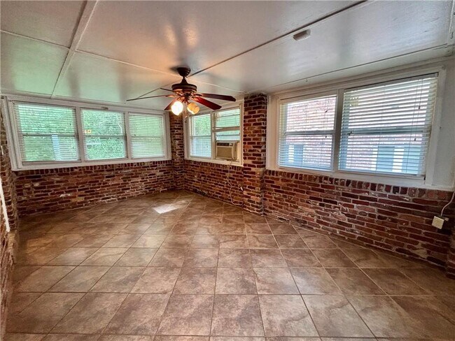 Photo - 2712 Sherlock Dr