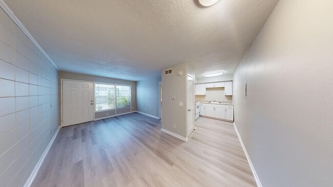 Photo - Spacious 1Bed/ 1Bath in Riverside ** Downstairs Unit & Water Included ** Unit 2883-3