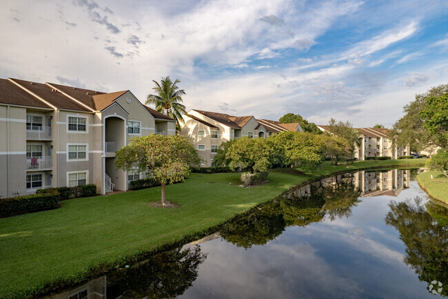 Legacy Lakeview - Legacy Lakeview Apartments