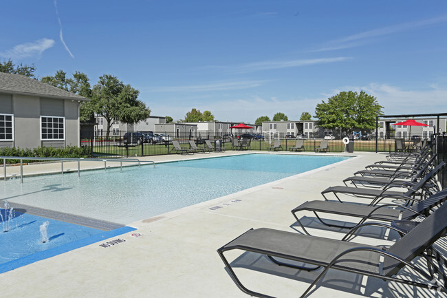 Building Photo - Vistas on the Park Rental