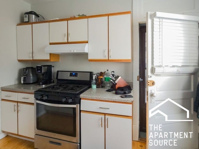 Building Photo - 4507 N Greenview Ave Unit 3W