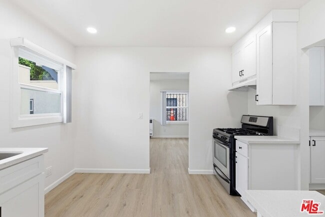 Photo - 580 W 15th St Unit C