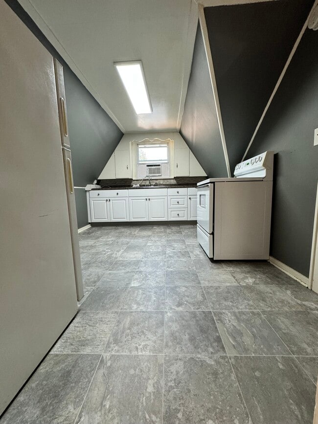 Kitchen - 5 Soccio St Unit Upstairs