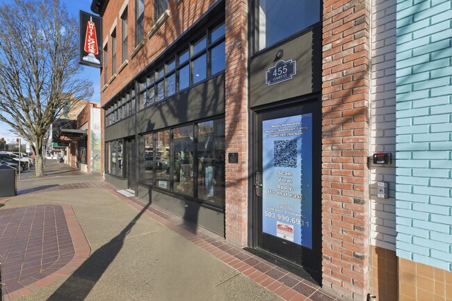 Building Photo - WINTER SPECIAL - NEWLY RENOVATED DOWNTOWN SALEM ONE BEDROOM Unit 455-205