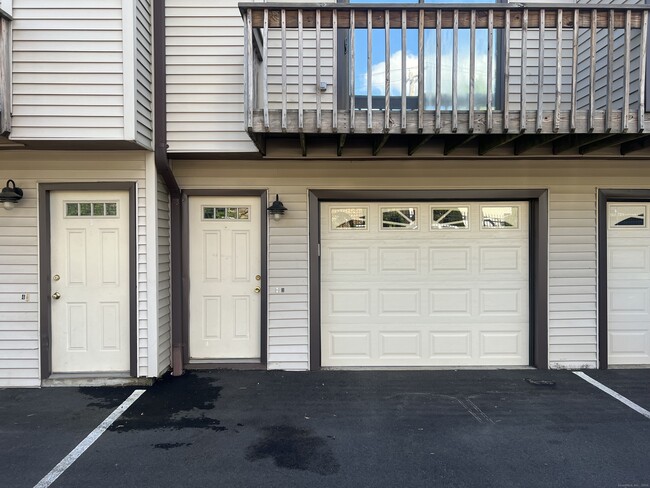 Building Photo - 15 Crest St Unit A3