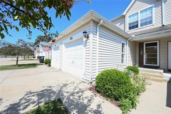 Building Photo - 655 Almas Ct