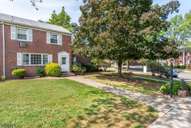 Photo - 445 Morris Ave Unit 13D