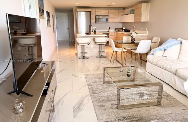 Photo - Luxury 2BR + Den Residence with Panoramic ... Unit 1505