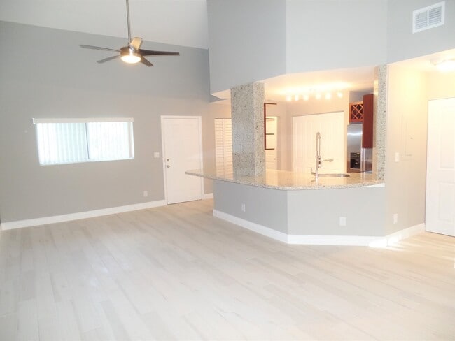 Building Photo - 3417 NW 44th St Unit 201 Rental