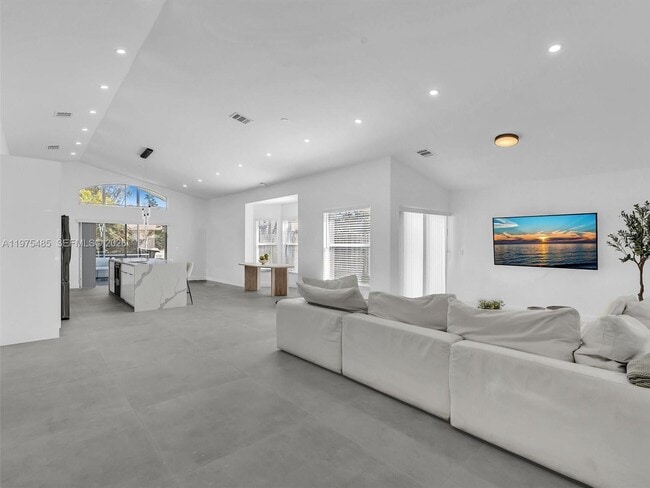 Building Photo - 4962 SW 32nd Way