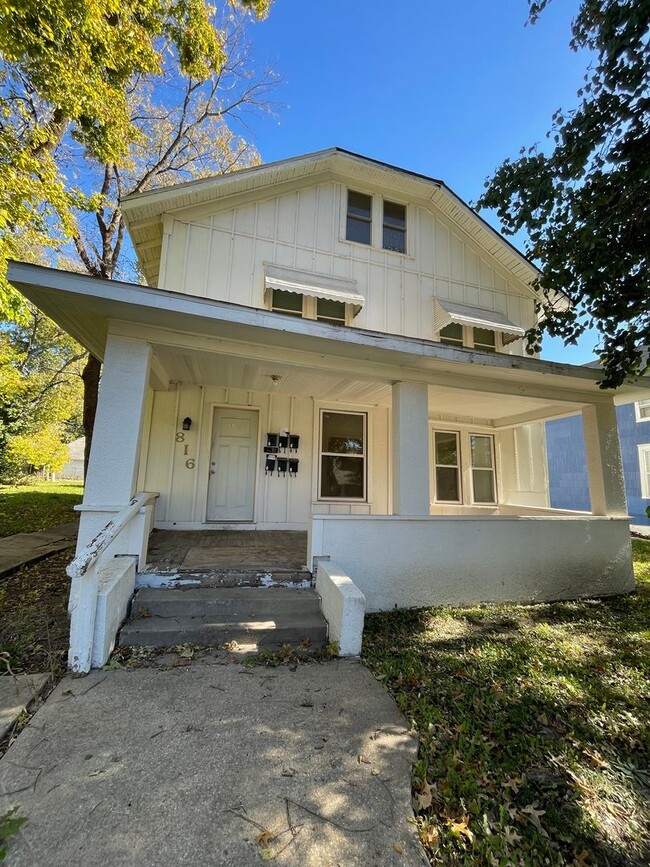 Building Photo - 816 Congress St Unit Apt 2