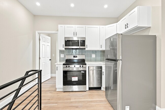 Building Photo - 872 N 46th St Unit 2