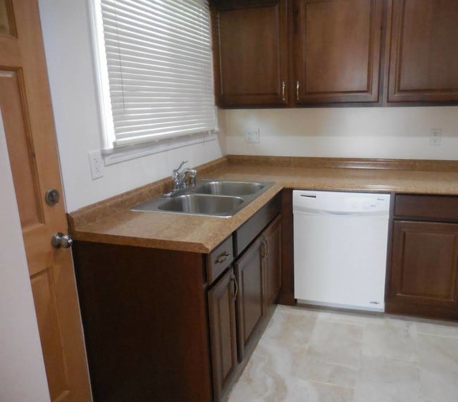 Kitchen - 536 N Van Ness Ave Apartments Unit 2D