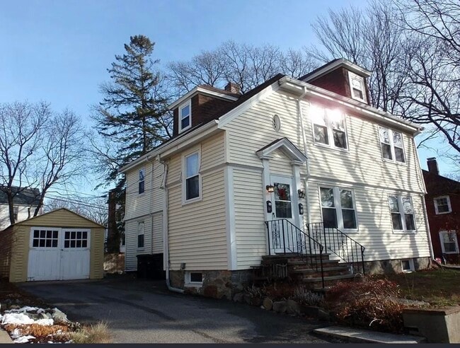 Building Photo - 94 Bourne St Unit 94 Bourne St #1