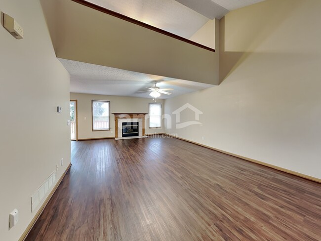 Photo - 1840 Pine Grove Pl