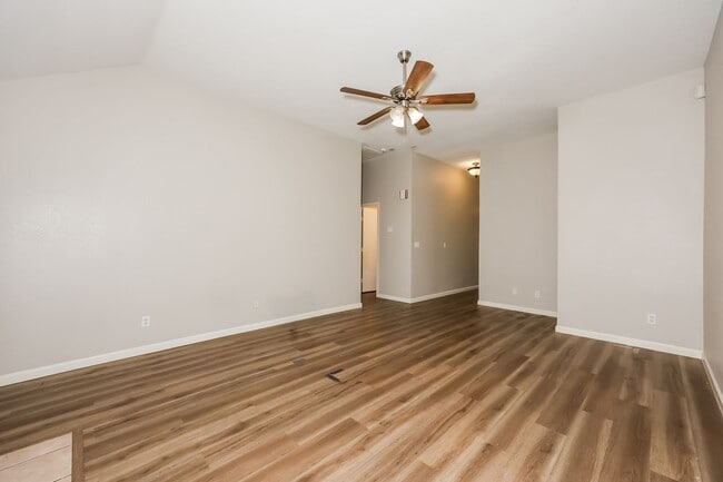 Photo - 321 Meadow Park Dr