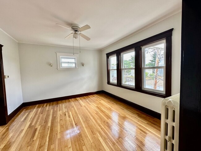 Building Photo - 52 Alaric St Unit 3
