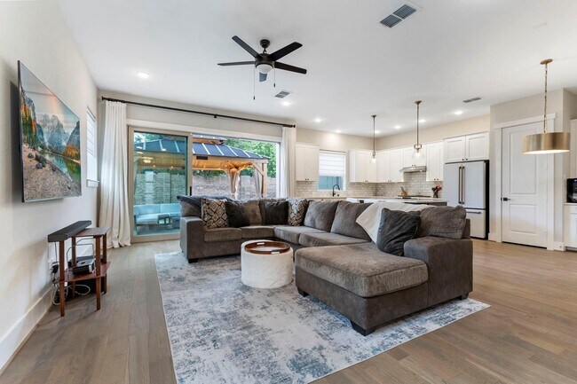 Photo - 2612 Zemmer Ln