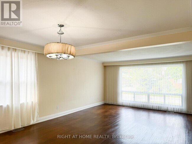 Photo - 30 Northampton Dr