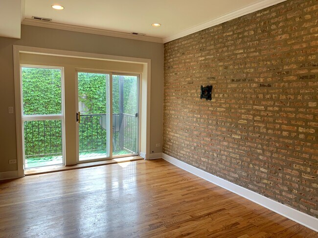 Photo - 2303 W Granville Ave Unit 2