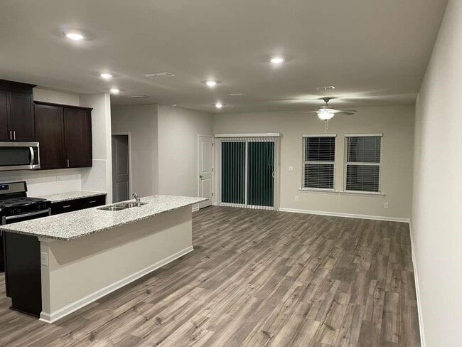 Photo - 1643 Villageside Ct