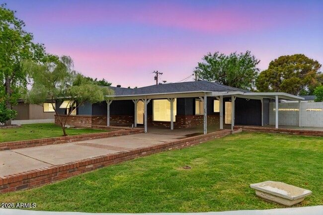 Building Photo - 7340 N 7th Ave