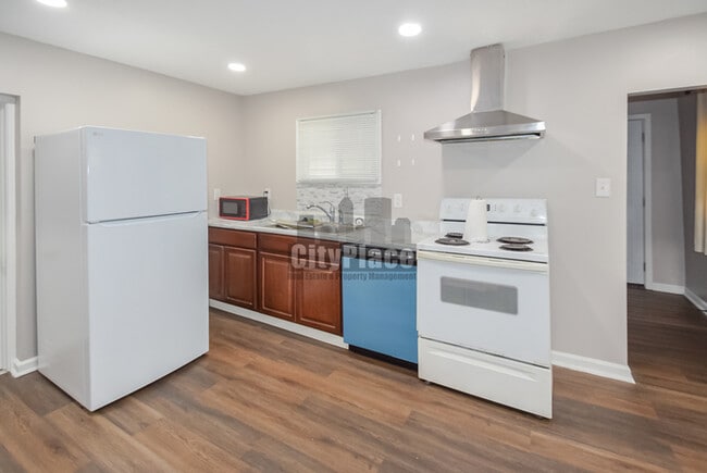 Photo - 2415 N Oxford St