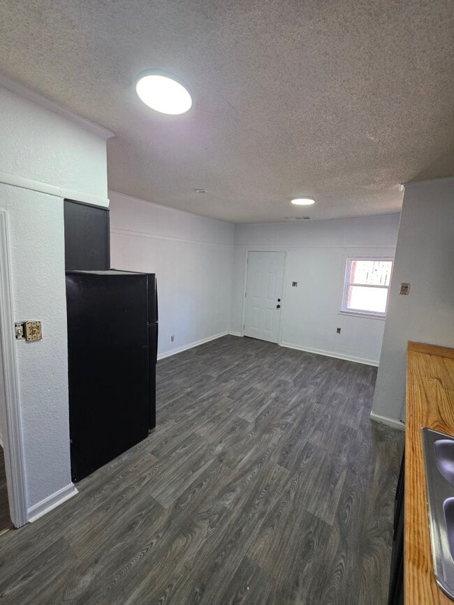 Photo - 2900 Center St