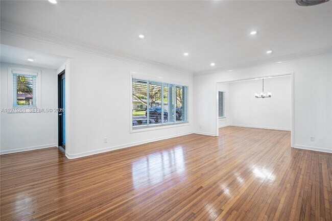 Photo - 1235 Algardi Ave