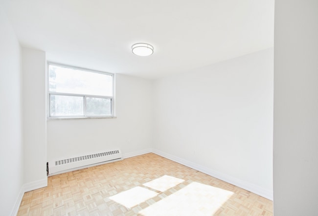 Photo - NEWLY RENOVATED 1 Bedroom Apt - MISSISSAUGA Unit 1 BD