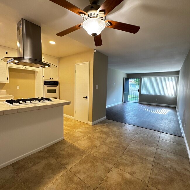 8542 Emerson Cir Unidad 2