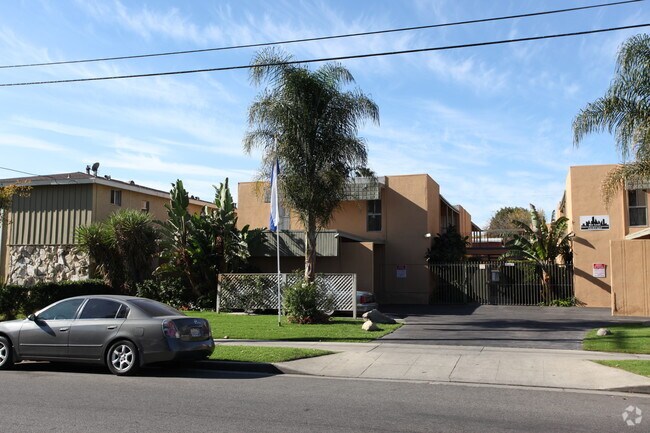 7351 Variel Ave