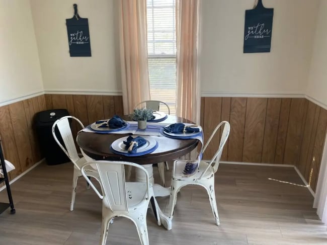 Photo - 320 Hillandale St NE