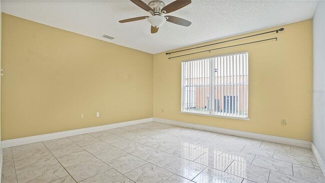 Photo - 105 Caterham Way