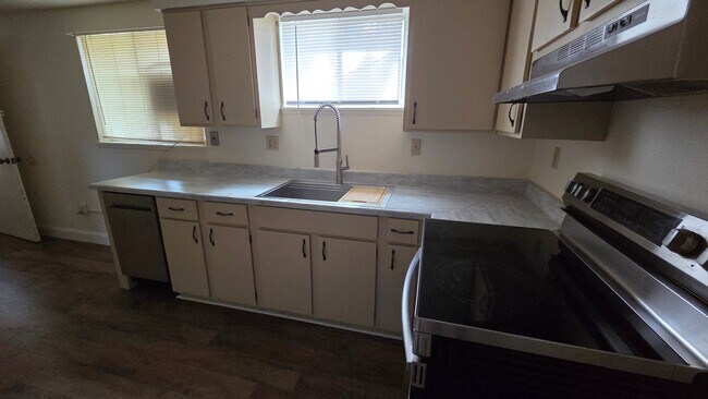 10 Douglas Ln