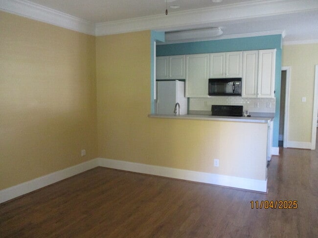 Photo - 75 McCurdy St NW