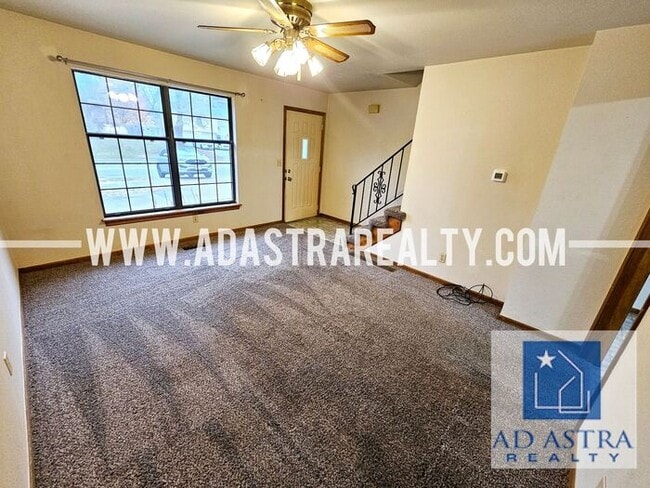 Photo - Beautiful Updated Duplex in Grandview-Available in MAY!!