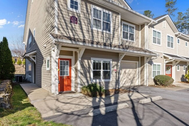 Building Photo - 123 Foxden Dr