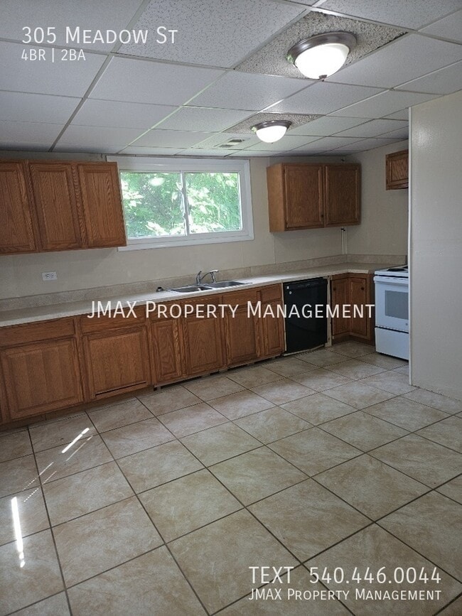 Photo - 305 Meadow St