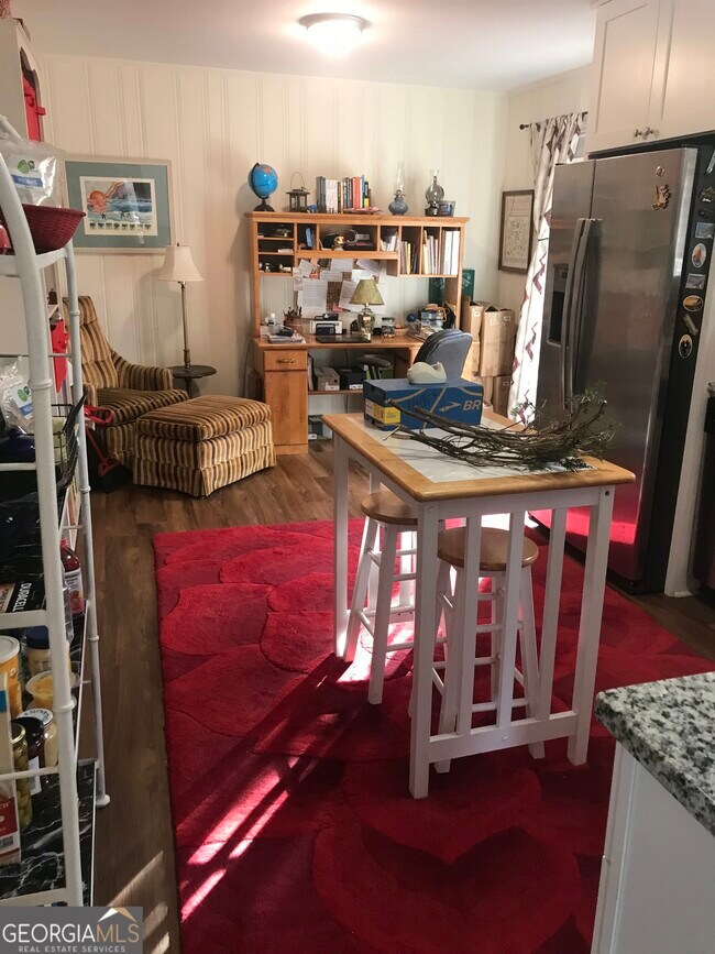 Photo - 245 Springdale St