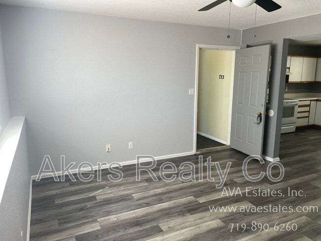 Photo - 733 E Laporte Dr