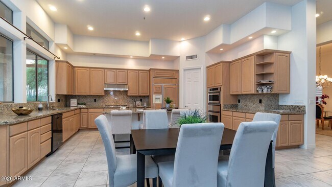 6461 E Crested Saguaro Ln