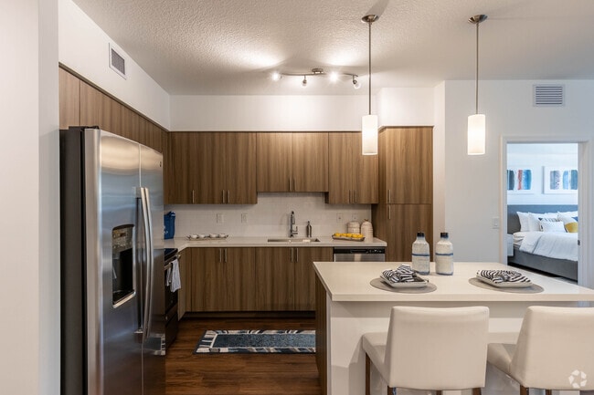 2 Br, 2 Ba