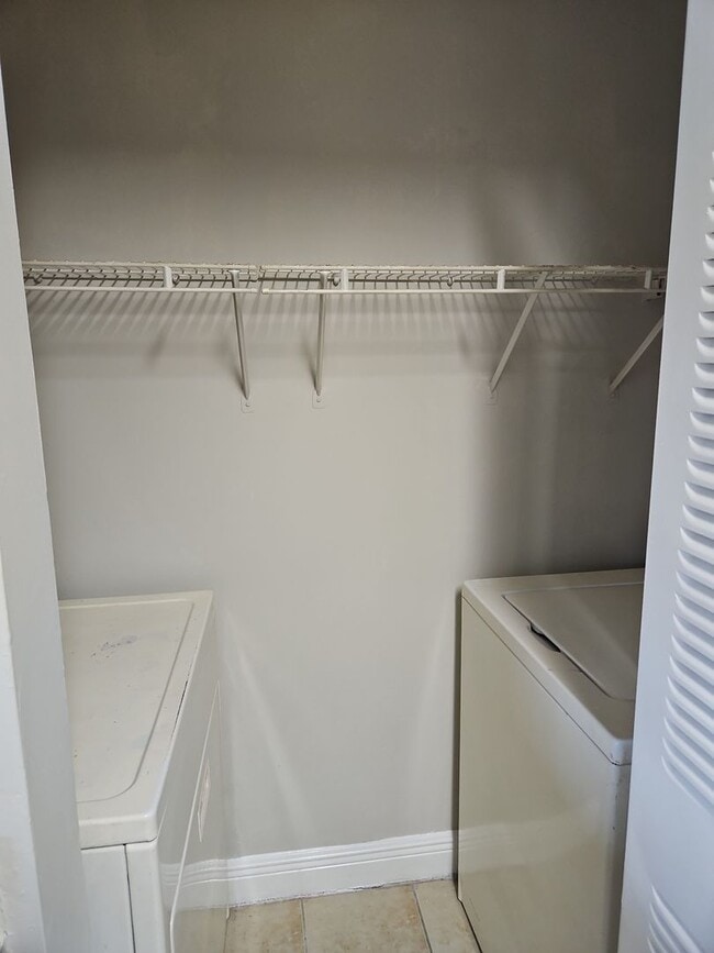 Photo - Pretty 1/1 in Gated Community w/Awesome Am...