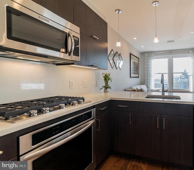 Building Photo - 1350 Maryland Ave NE Unit PENTHOUSE 516