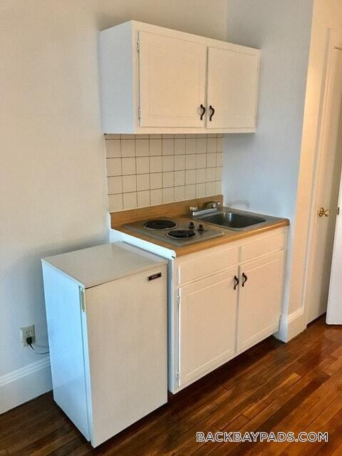 Building Photo - 854 Beacon St Rental