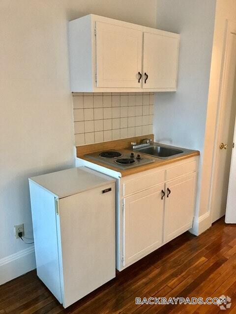 Building Photo - 854 Beacon St Rental