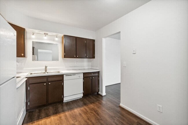 Photo - Country Club Park Apartments (320 S. Drake...
