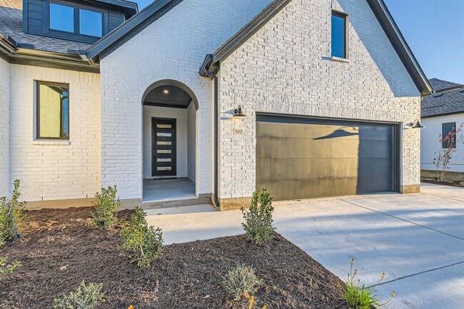 Photo - 300 Alava Wy